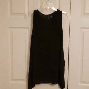 Detailed sleeveless tunic